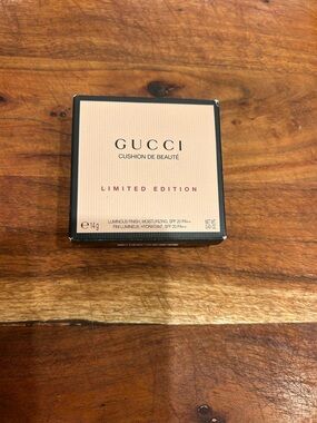 Gucci Limited Edition Compact SPF 20 Luminous Finish #3 powder